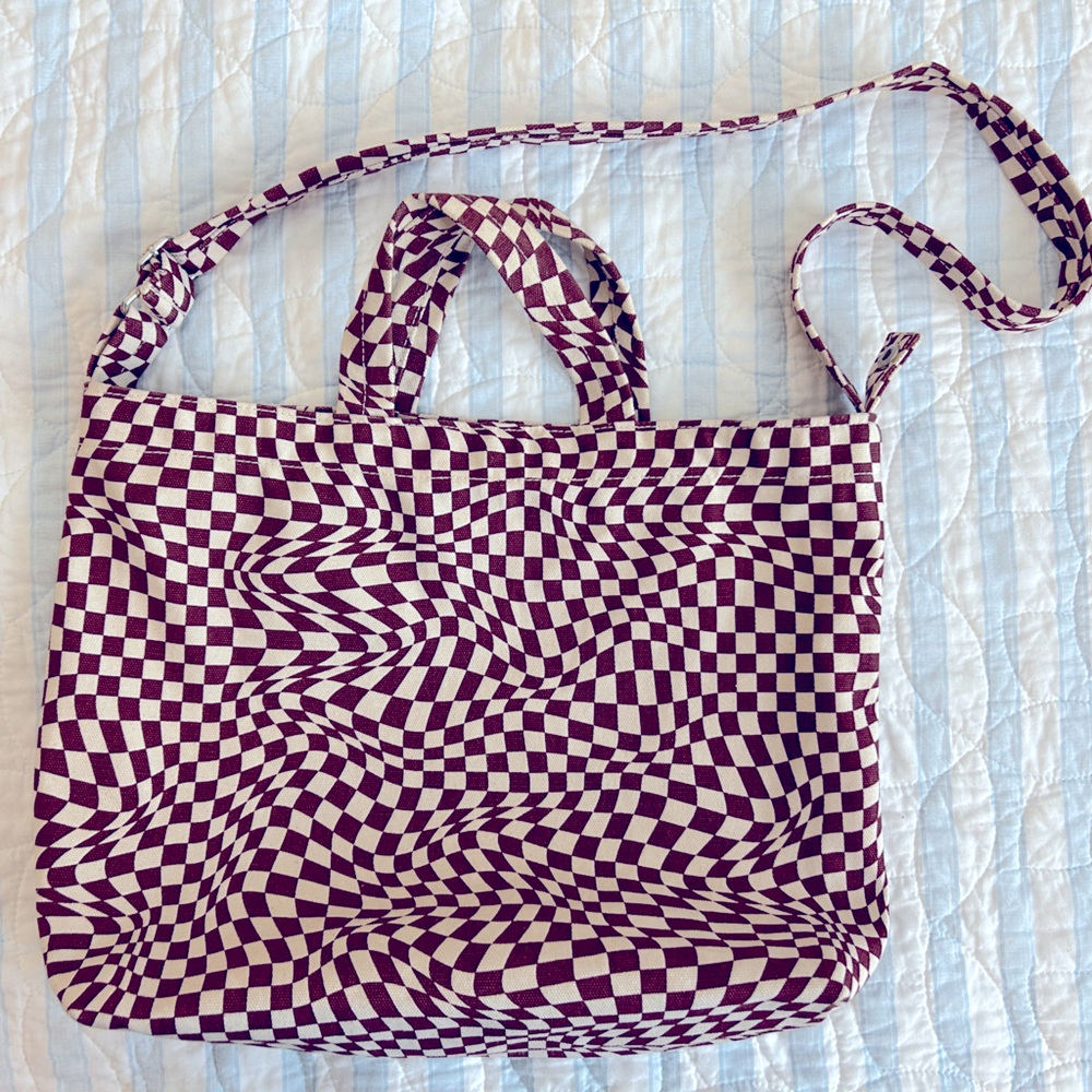 Baggu Trippy Checkered Duck Canvas bag in Maroon.